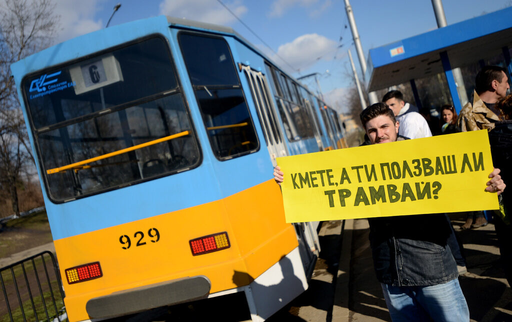 Протестиращи поискаха запазването на трамвай 6 в София