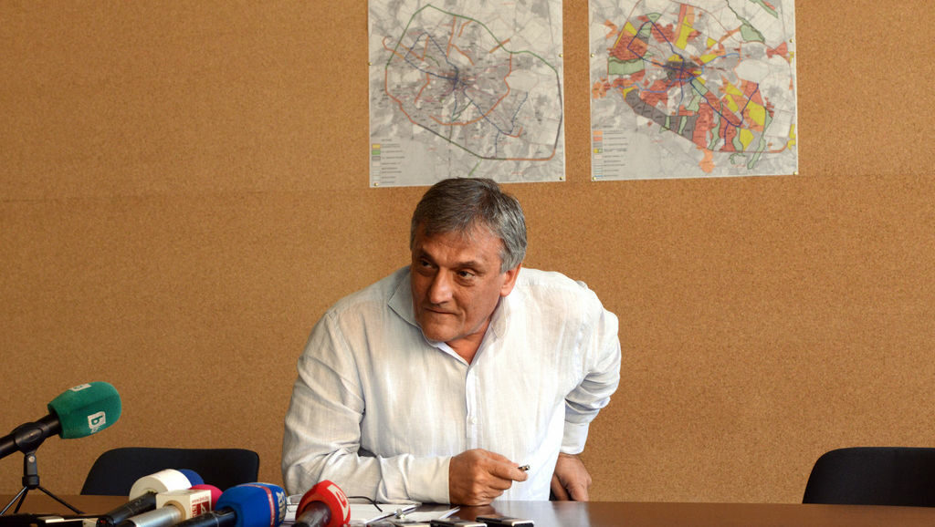 Досегашният главен архитект на столицата Петър Диков подаде оставка в края на миналата година, считано от 9 февруари. Досегашният главен архитект на столицата Петър Диков подаде оставка в края на миналата година, считано от 9 февруари.