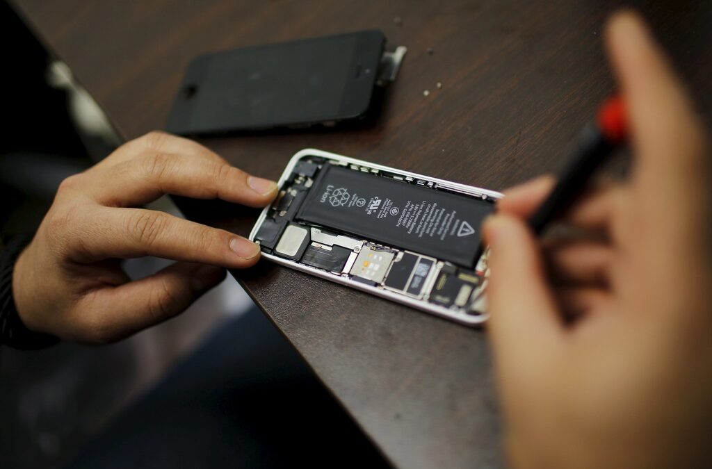 Властите в САЩ предлагат на Apple компромис за достъпа до телефоните