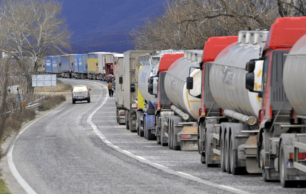 Границата с Гърция остава затворена, опашката към Македония е 4 км.