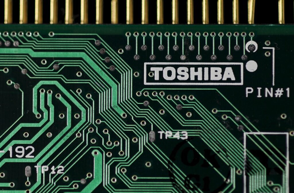 Toshiba се отказа от умните си очила дни преди продажбите им
