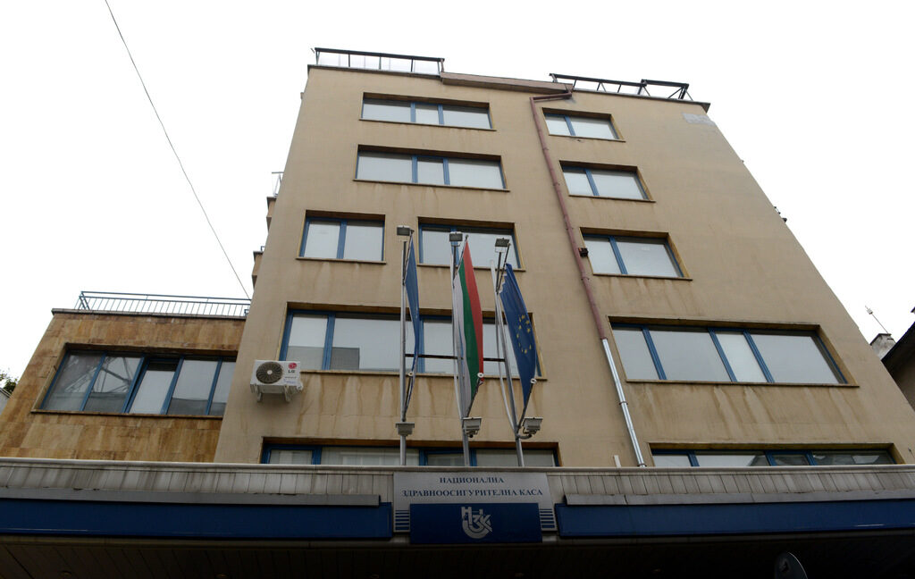 Приета е наредбата, по която здравната каса ще сключва договори с болниците
