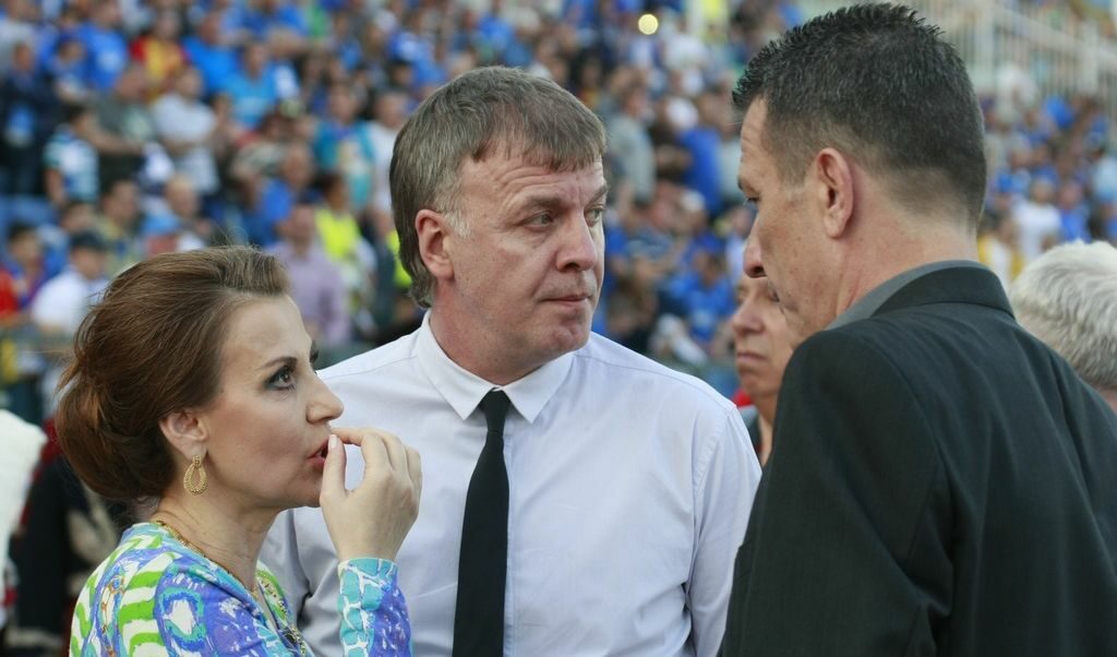 Наско Сираков се възстановява и вече е по-добре, каза съпругата му Илиана Раева Наско Сираков се възстановява и вече е по-добре, каза съпругата му Илиана Раева