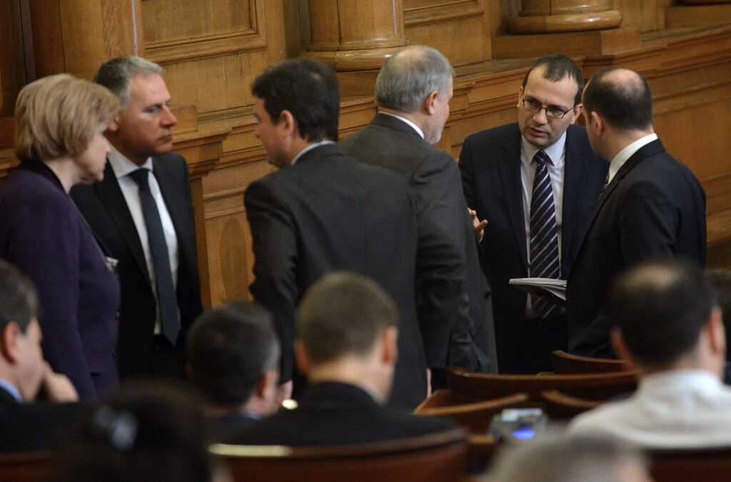 Нова процедура, ако кандидатите за КЗК са неубедителни, предупреди Мартин Димитров