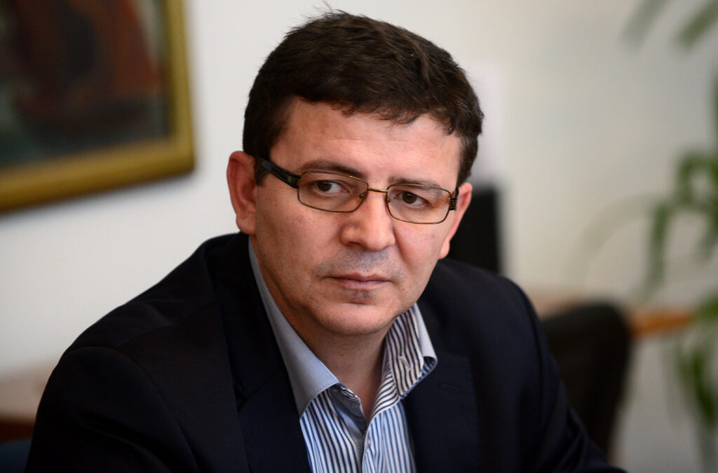 Ако Ахмед Доган отново стане лидер, ще е най-добре, смята Рушен Риза Ако Ахмед Доган отново стане лидер, ще е най-добре, смята Рушен Риза