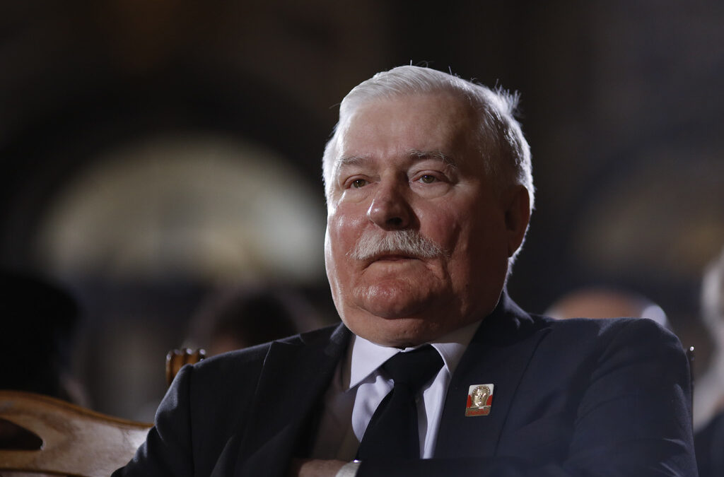 Лех Валенса влезе в болница заради проблеми със сърцето