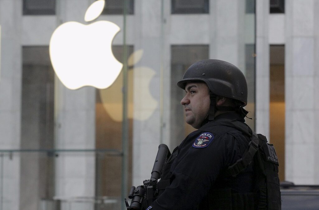 Apple: Бащите-основатели на САЩ биха били потресени от ФБР
