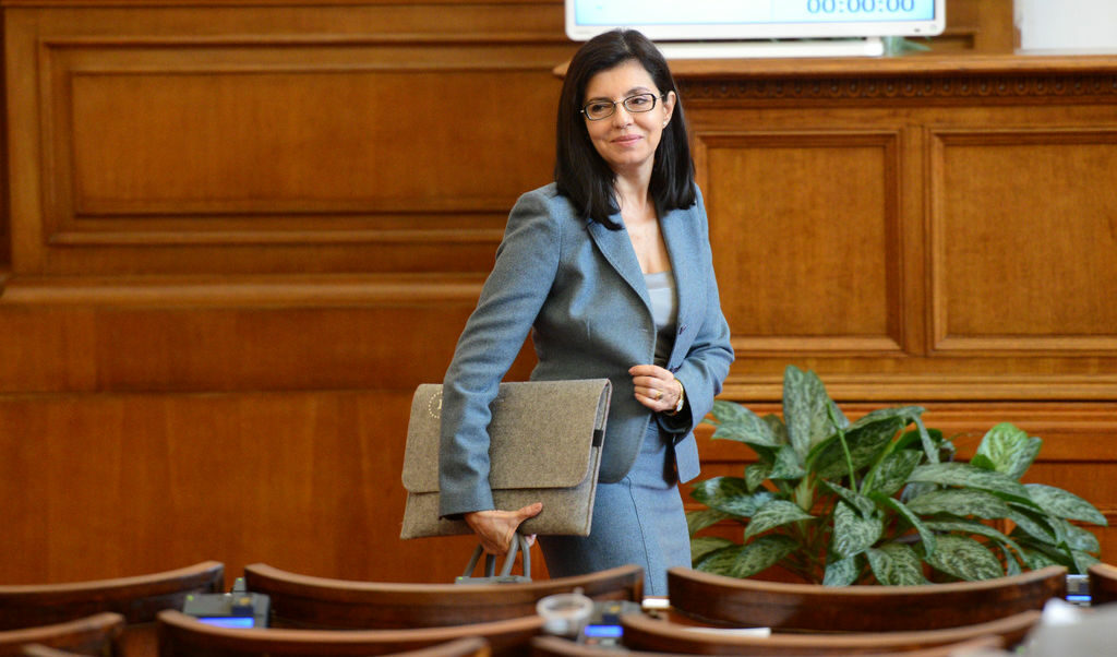 До дни се чакат поправките в закона за професионалното образование, обяви Кунева
