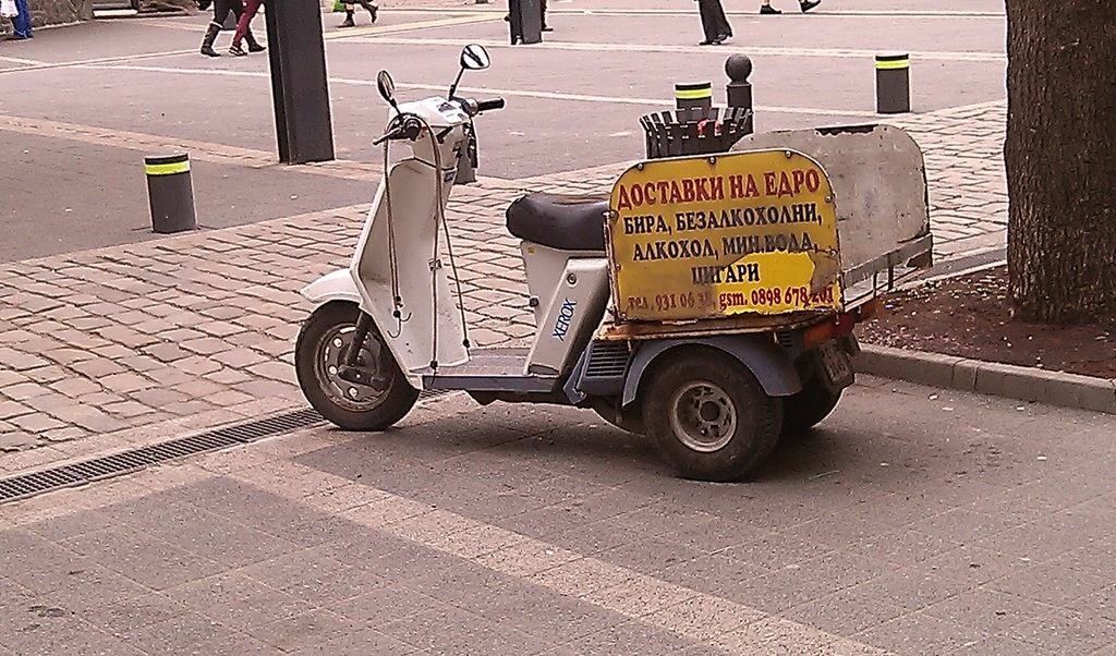 Доставки на едро?!? Колко на едро? Видяно тези дни на Женския пазар, София.