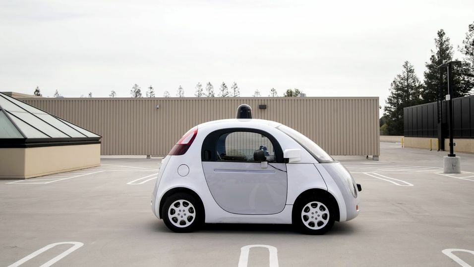 Напълно автономните автомобили може да са готови след 30 години, смята Google