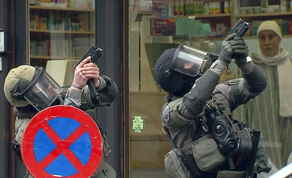 Ислямизирани престъпници е новото поколение терористи в Европа Ислямизирани престъпници е новото поколение терористи в Европа
