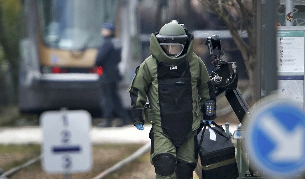 Сапьор по време на операция в Брюксел.
