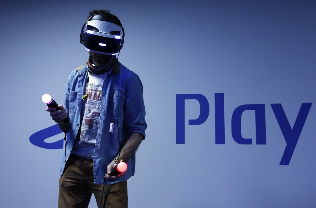 Sony подготвя нова версия на PlayStation 4 за виртуална реалност Sony подготвя нова версия на PlayStation 4 за виртуална реалност