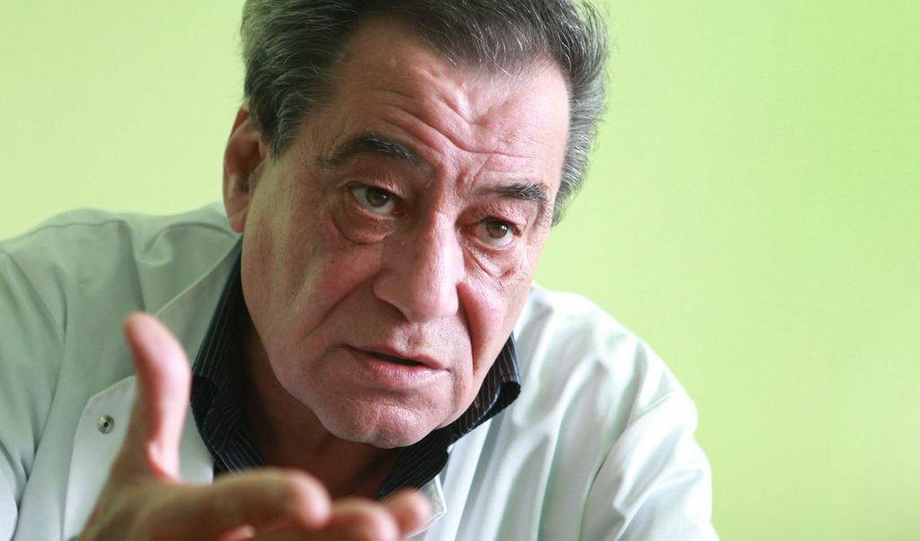 Проф. Милан Миланов, председател на Болничния анестезиологично - интензивен комплекс на "Пирогов" Проф. Милан Миланов, председател на Болничния анестезиологично - интензивен комплекс на "Пирогов"
