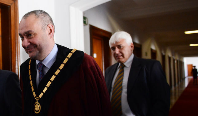 Докладчик по делото е бившият главен прокурор Борис Велчев, който е председател на КС.