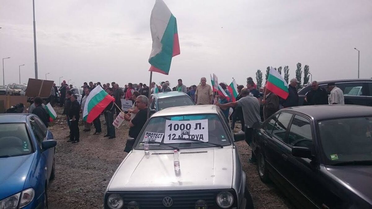 Собственици на казани за ракия блокираха кръстовище при "Дунав мост" Собственици на казани за ракия блокираха кръстовище при "Дунав мост"