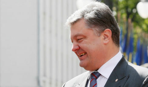 Петиция предлага на Порошенко руските фамилии да завършват "по украински"