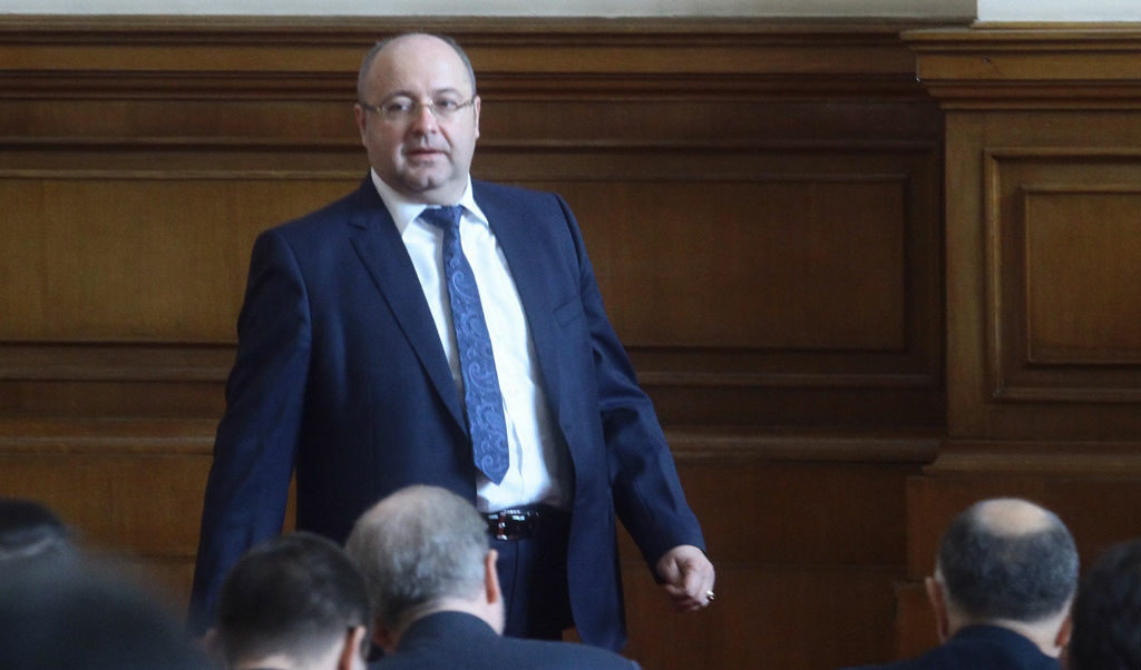 Основният говорител на идеята, че членството трябва да се декларира, беше депутатът от ДПС Четин Казак. Неговият основен аргумент беше - че така ще е ясно кой формира мнозинствата в общите събрания на съдиите. "Нека е ясно коя организации се опитва да надделее", заяви Казак.