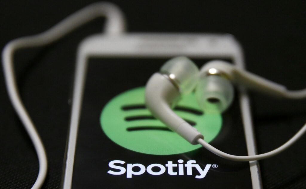 Хакери публикуваха данните на стотици потребители на Spotify