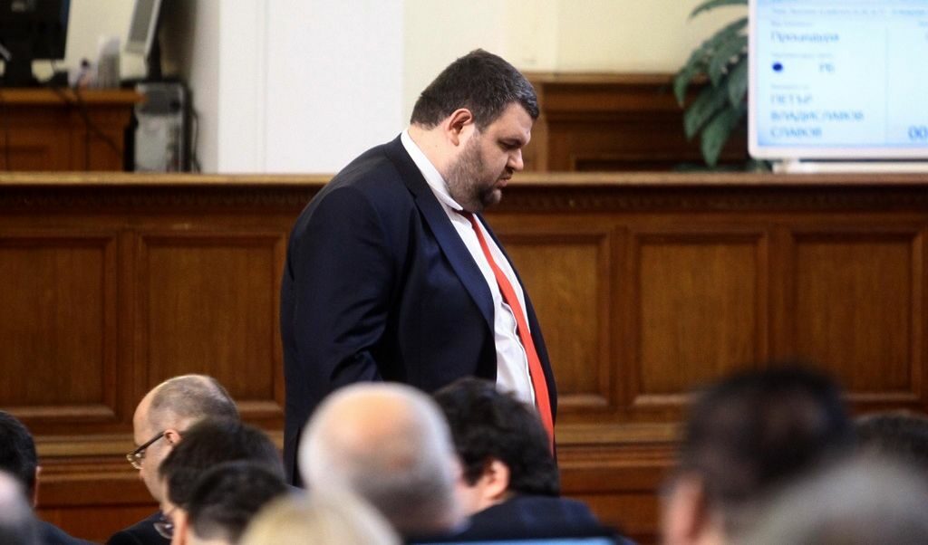 Пеевски е продал на свързана фирма дела си в пловдивската фабрика "Юрий Гагарин" Пеевски е продал на свързана фирма дела си в пловдивската фабрика "Юрий Гагарин"