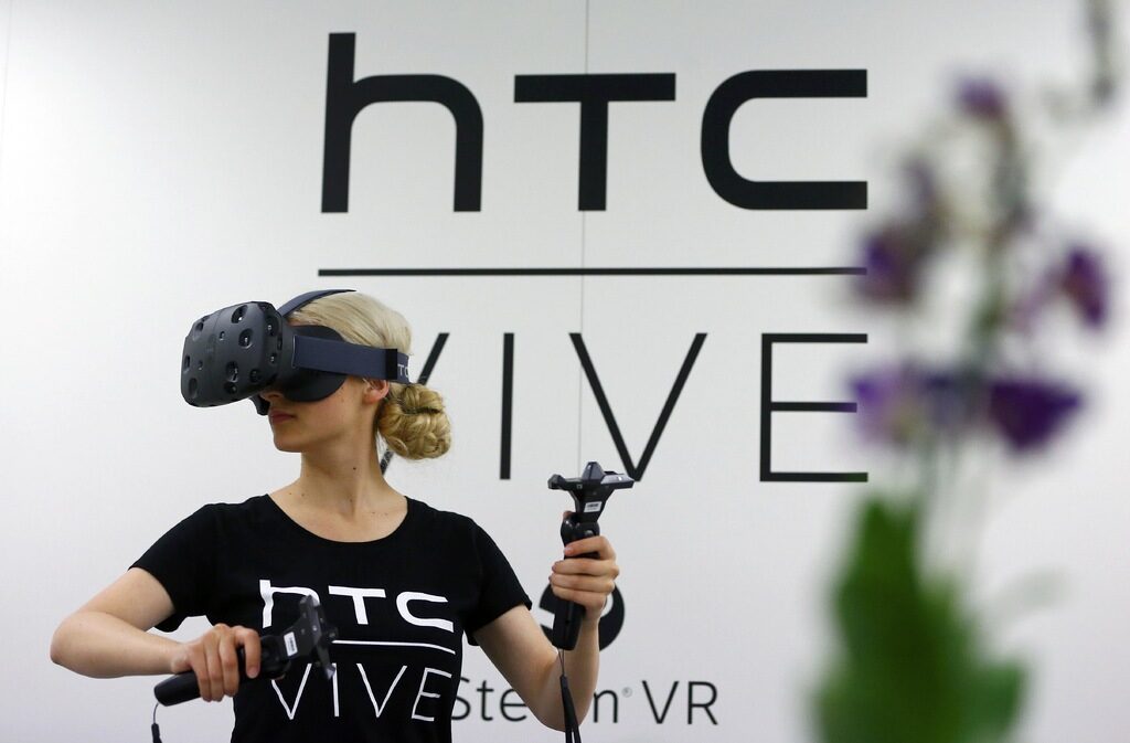 HTC записа нови 64% срив на приходите си