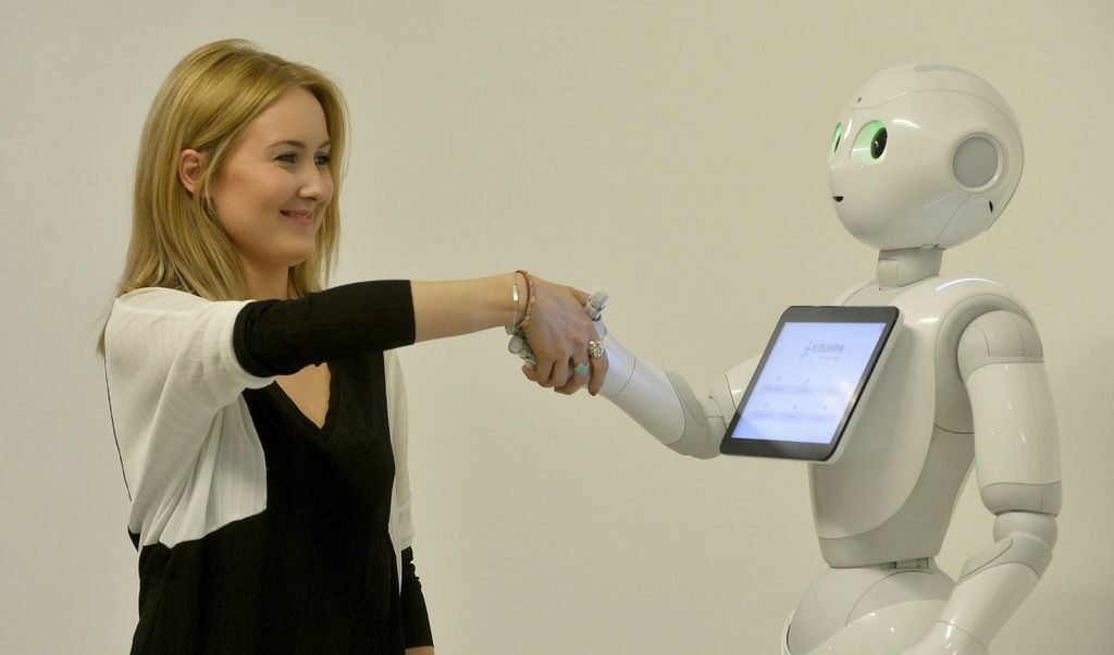 Офис роботът Pepper, който вече се използва в клоновете на някои банки в Япония.