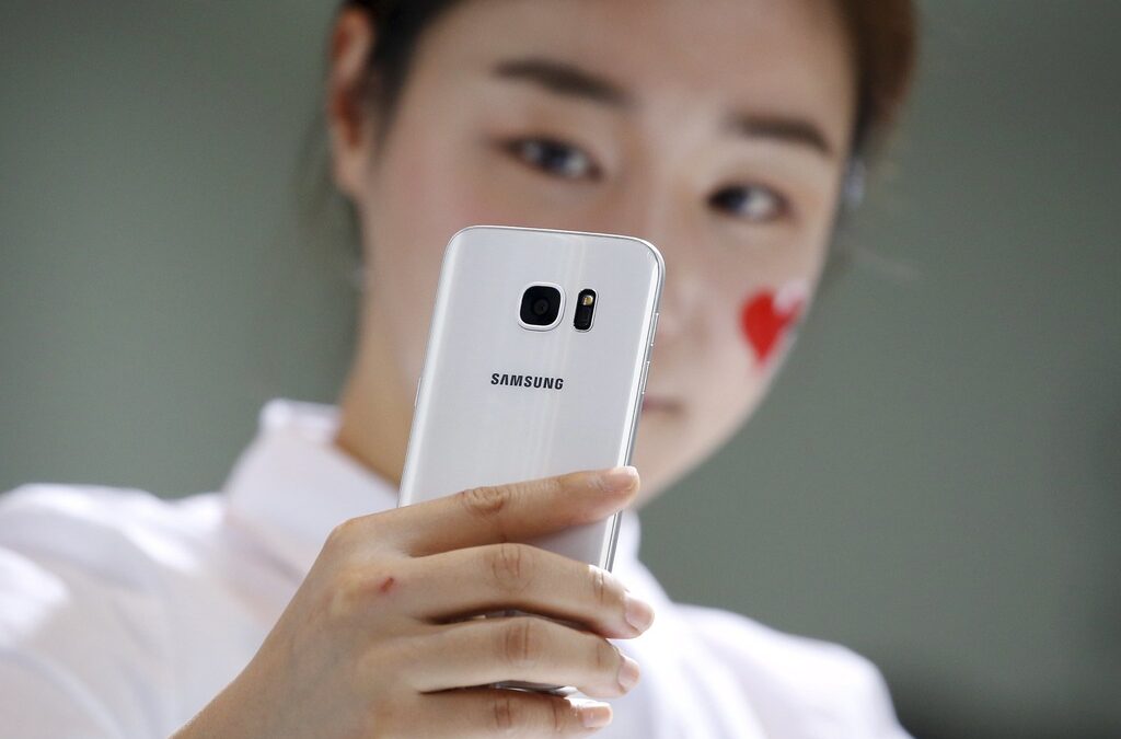 Samsung подготвя сгъваеми телефони