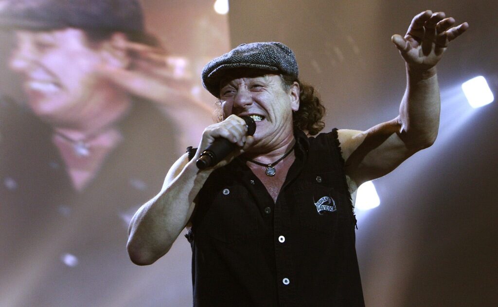 Учен създаде устройство, което може да спаси слуха на вокалиста на AC/DC