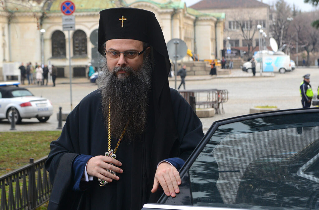 Миряни правят подписка митрополит Николай да бъде изправен пред съд