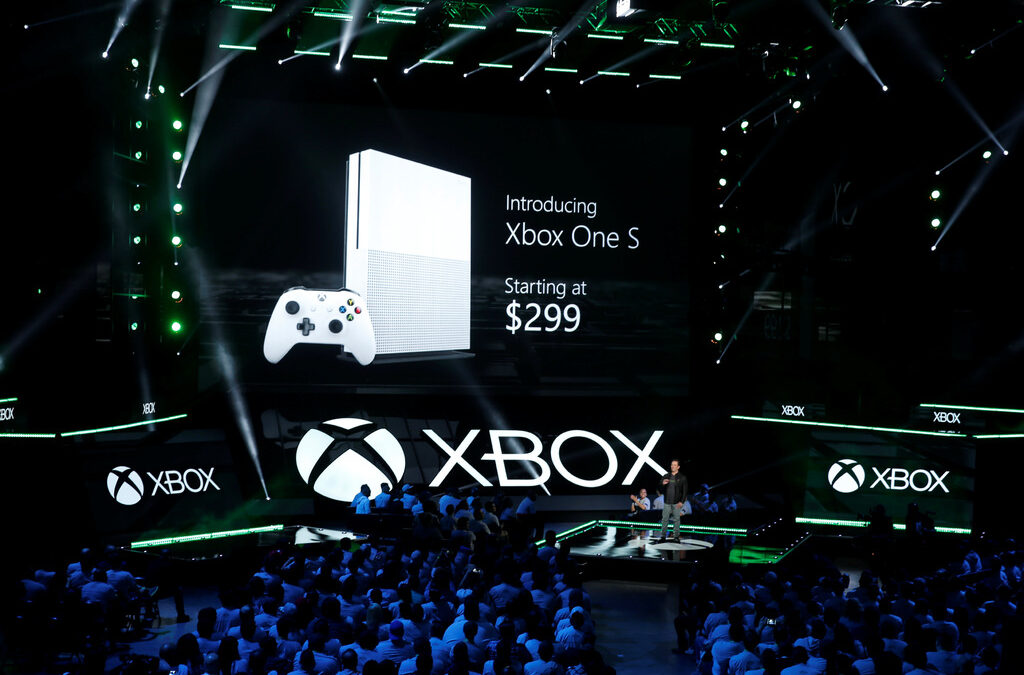 Microsoft представи новата конзола Xbox One S Microsoft представи новата конзола Xbox One S