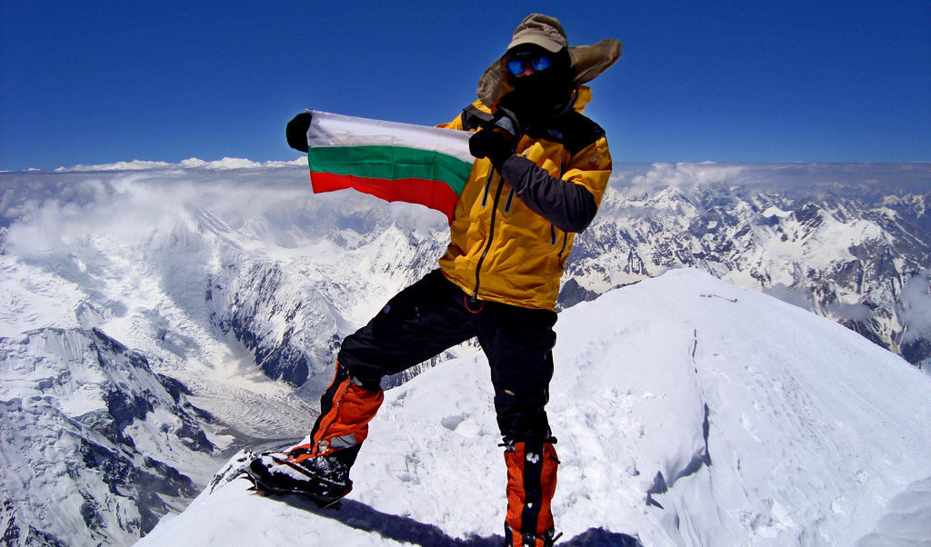 Спасителните екипи не откриха следи от Боян Петров в района на Лагер 1, акцията продължава и утре Спасителните екипи не откриха следи от Боян Петров в района на Лагер 1, акцията продължава и утре