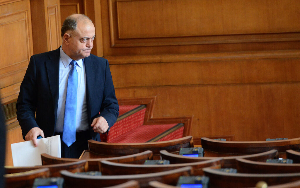 Атанас Атанасов упрекна Бъчварова, че областните директори на МВР се назначават без конкурс
