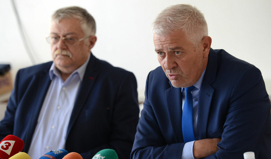 Директора на Фонда за лечение на деца Владимир Пилософ и зам.-министъра на здравеопазването Ваньо Шарков