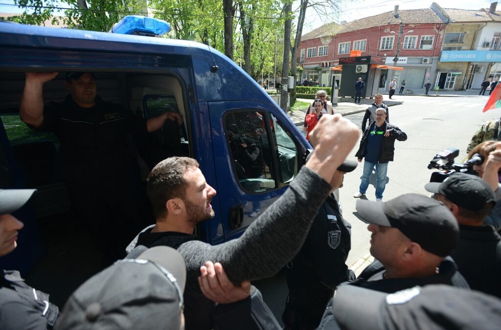 Според изследването на "Отворено общество" случаите на престъпления от омраза биват отразявани в медиите като похвала на достойно поведение в помощ на институциите. <br /><br />На снимката Петър Низамов - Перата, който се похвали преди време, че задържа бежанци.
