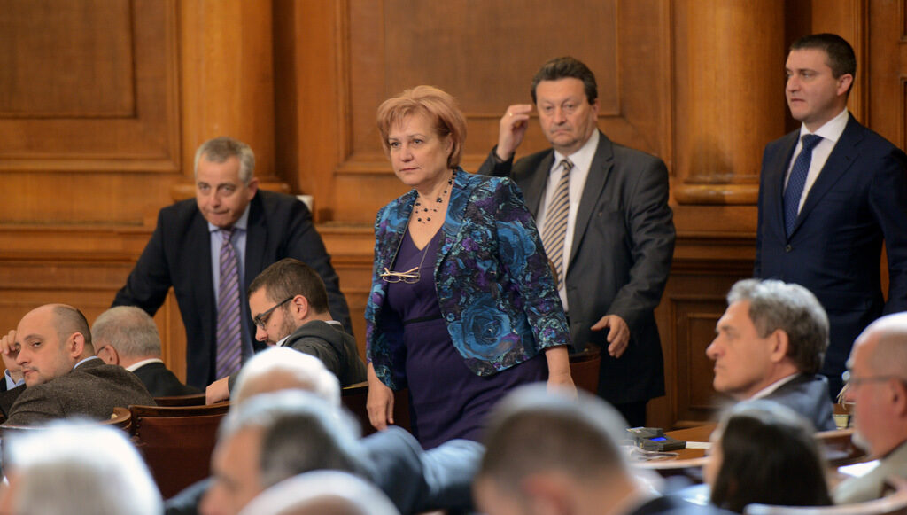 Вносител на проекта е председателят на бюджетната комисия Менда Стоянова и нейни колеги от ГЕРБ. Вносител на проекта е председателят на бюджетната комисия Менда Стоянова и нейни колеги от ГЕРБ.