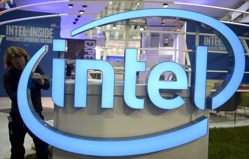 Intel подготвя 6- и 10-ядрени процесори Intel подготвя 6- и 10-ядрени процесори