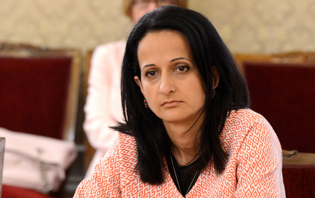 Ръководителят на Комисията за финансов надзор Карина Караиванова показва приемственост с доскорошната си работа в Министерството на финансите.
