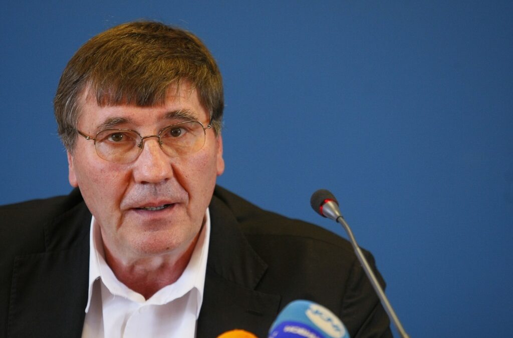Георги Глушков остава на поста въпреки незадоволителното представяне на националните отбори