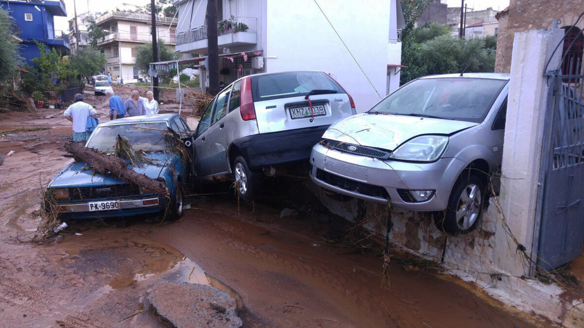 People stand next to piled up vehicles after a storm in Kalamata, Greece September 7, 2016. Eurokinissi/Dimitris Plemmenos via REUTERS ATTENTION EDITORS - THIS IMAGE WAS PROVIDED BY A THIRD PARTY. FOR EDITORIAL USE ONLY. GREECE OUT. NO COMMERCIAL OR EDITORIAL SALES IN GREECE
