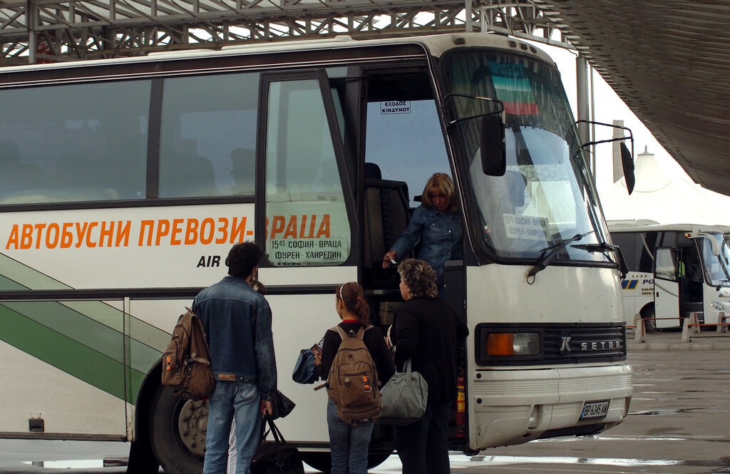 Безработните ще получават по 200 лв. месечно, ако започнат работа на 50 км от дома