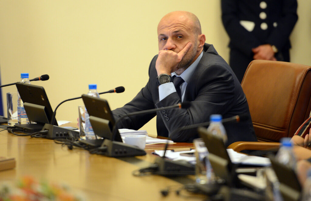 Томислав Дончев предлага по-ниска субсидия за общините, злоупотребяващи с поръчки Томислав Дончев предлага по-ниска субсидия за общините, злоупотребяващи с поръчки
