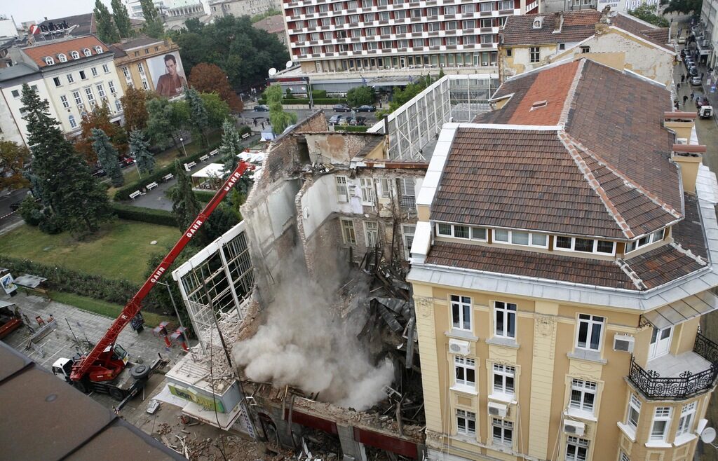 Сградата на улица "Алабин" номер 39 бе паметник на културата и падна на 19 септември 2006 г., Сградата на улица "Алабин" номер 39 бе паметник на културата и падна на 19 септември 2006 г.,