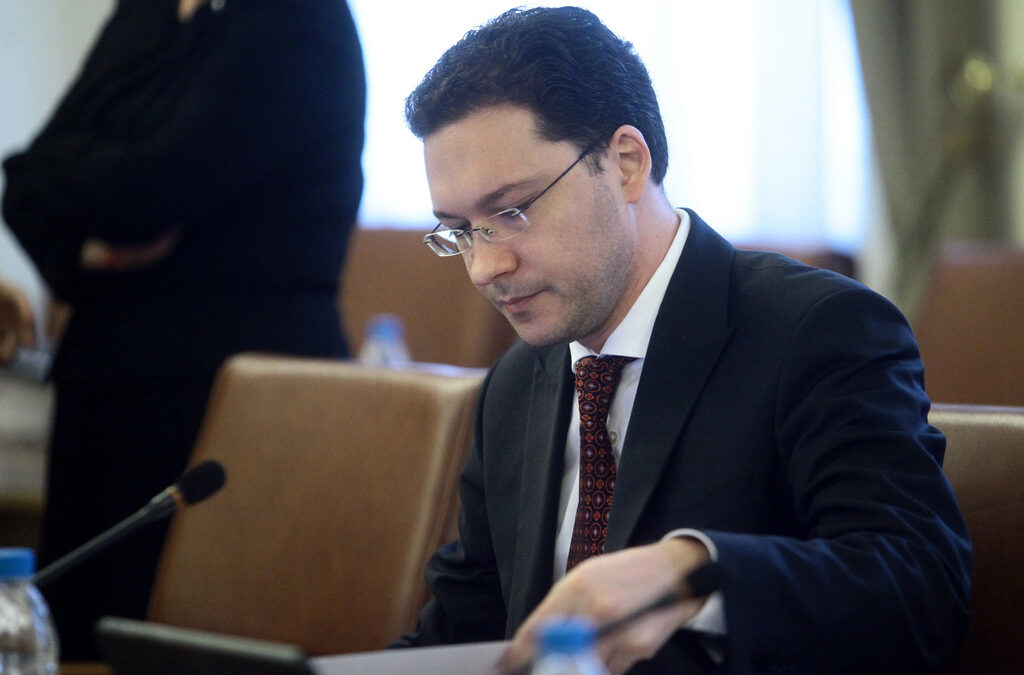 Надявам се новият президент да ревизира проблемните си позиции, заяви министър Митов