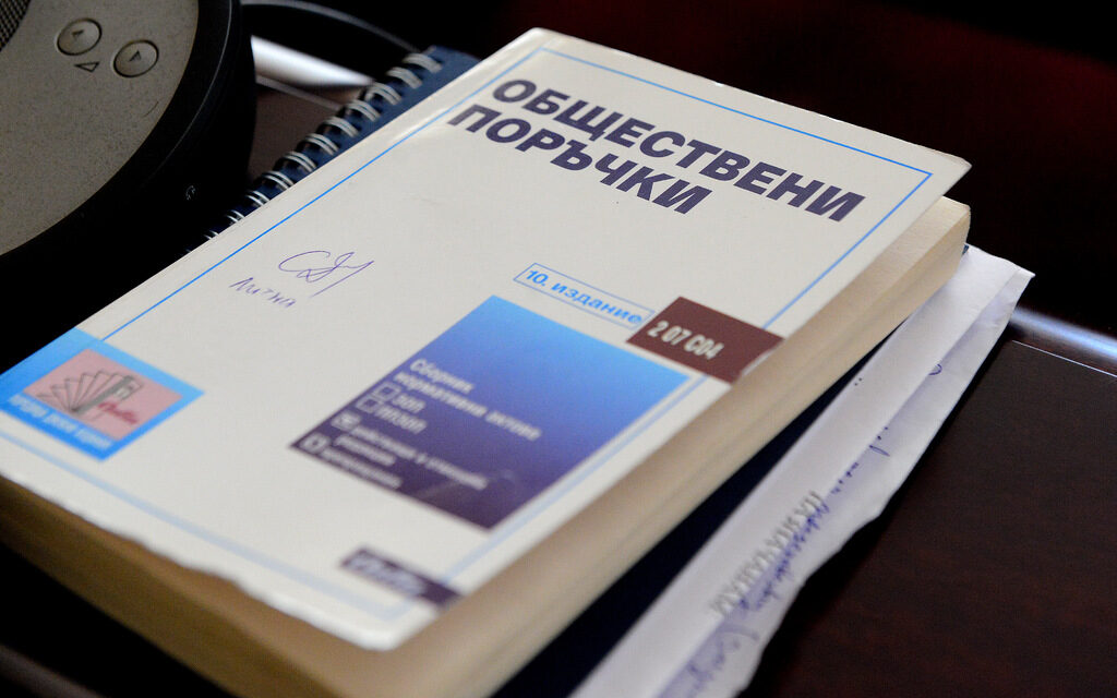 Обществените поръчки след оставката: от 16 млн. за тонери до оранжерия в Монголия