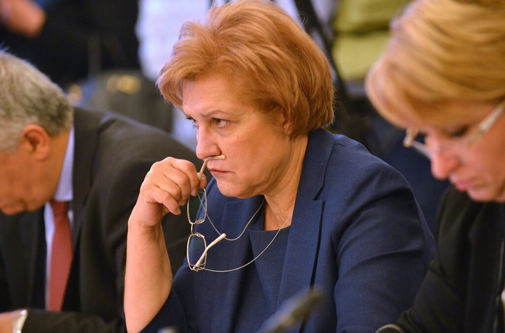 Менда Стоянова