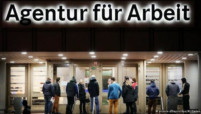 Германия драстично ограничи помощите за българи и румънци