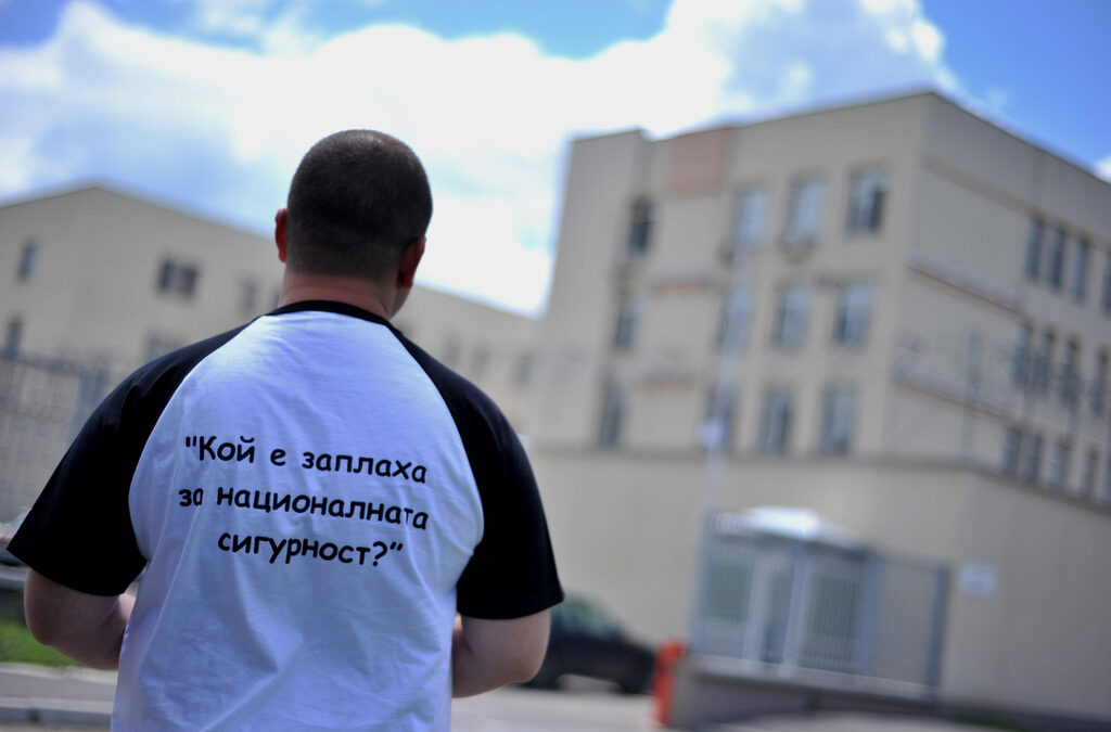 Снимката е от протест пред центъра в Бусманци. Наскоро там мигранти обявиха гладна стачка заради лошите условия.