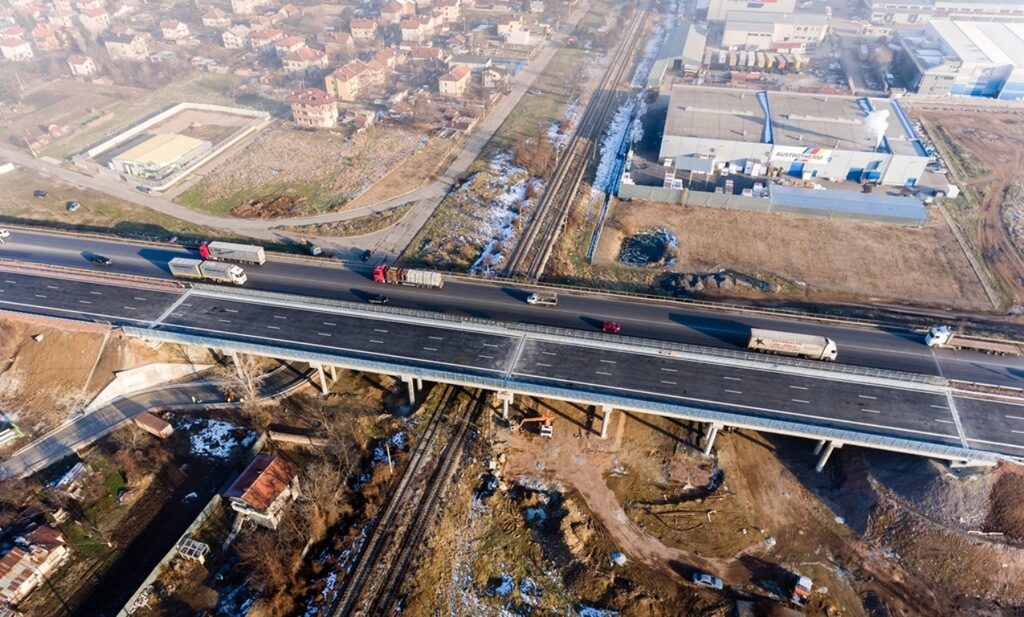 Надлезът при Казичене бе завършен 24 г. след започването му