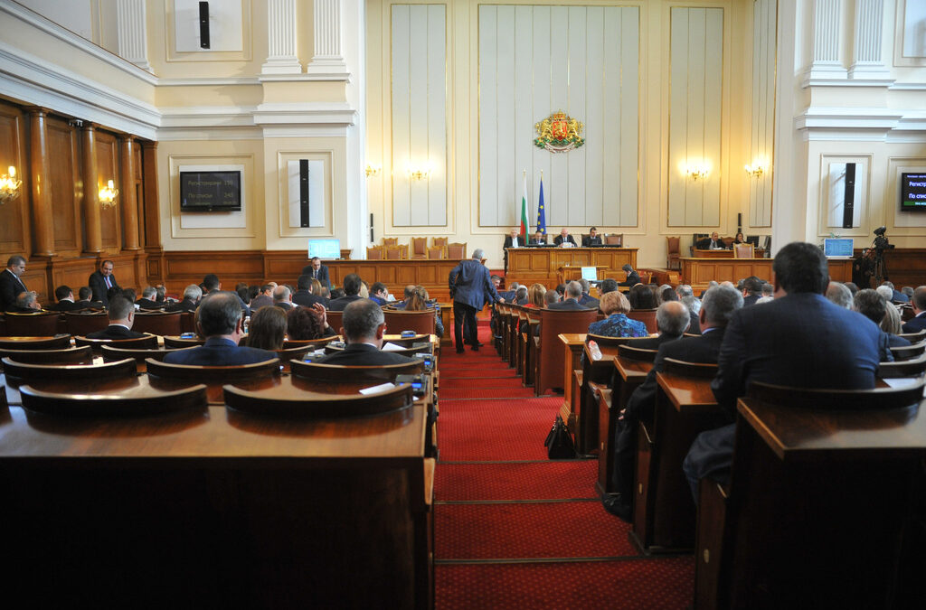 Очаква се 43-ият парламент да бъде разпуснат до края на месеца.