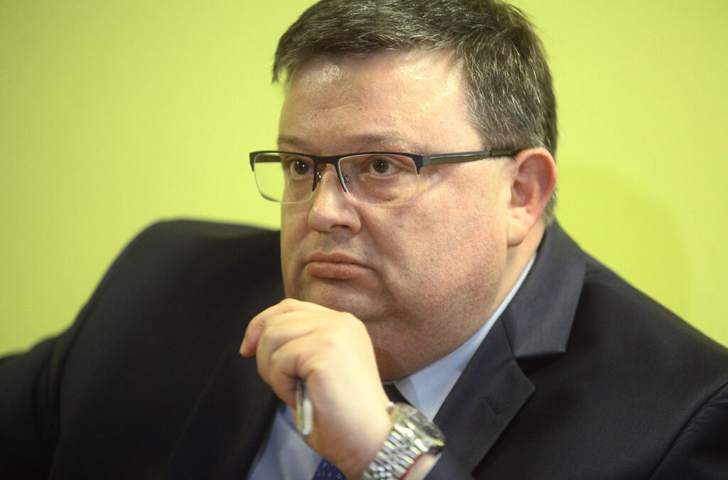 Всички прокурори в страната за над 1500
